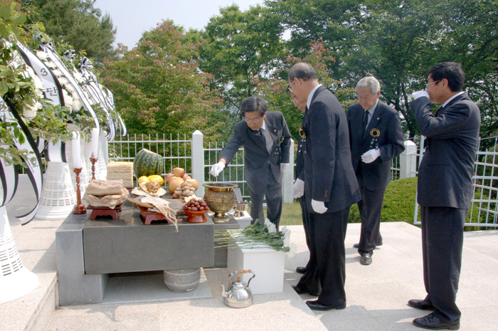 현충일 행사 참석