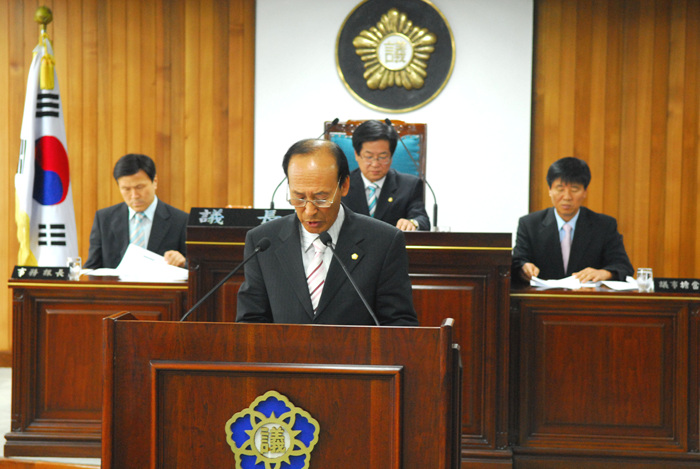제149회 고령군의회 임시회 개회 - 결의안 낭독
