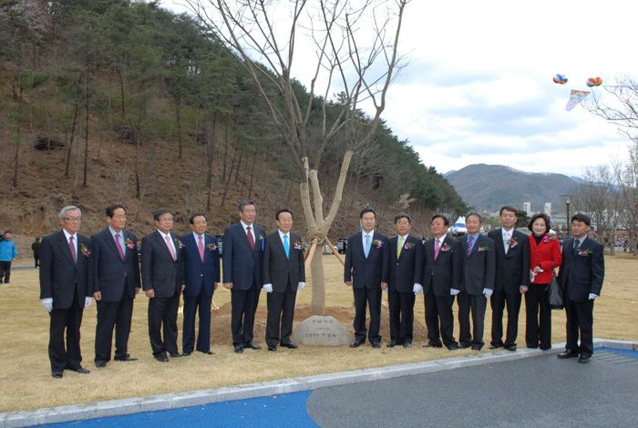 산림녹화기념숲 개관행사 참석(기념식수)