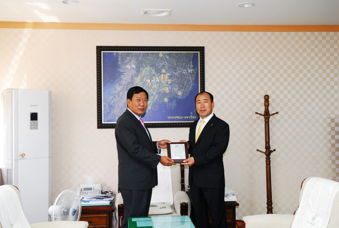 JC명예회원패 전달