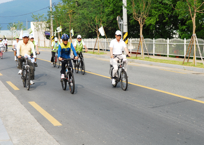 에너지절약 친환경 생활운동 이인기의원과 자전거 종주 동참