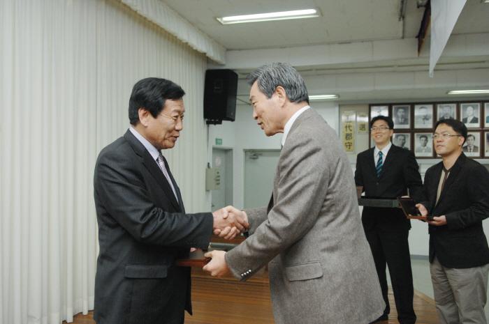  고령군교육발전위원회 감사패 수수 