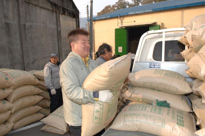 건조벼 수매장 농업인 격려 