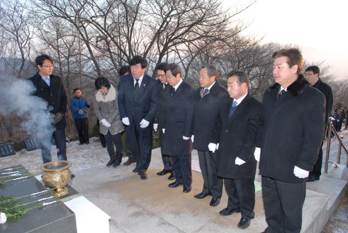 2012년 새해아침 총혼탑 참배