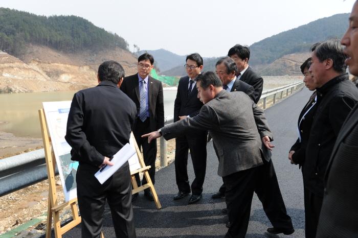 덕곡면 노리 저수지 둑높이기사업 현장방문