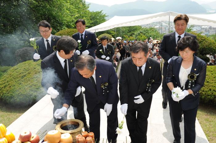 현충일 충혼탑 참배