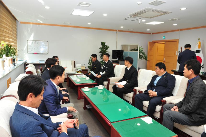 고령함 함장 의회방문