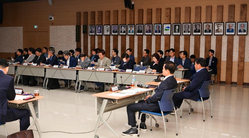 군정정책자문위원회